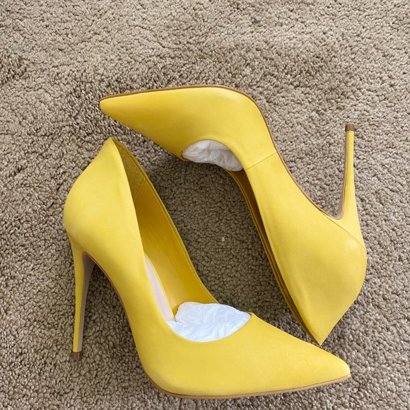 Yellow pumps - Picture 4 of 5